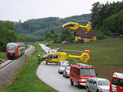 Unfall: Kastenwagen gegen Zug